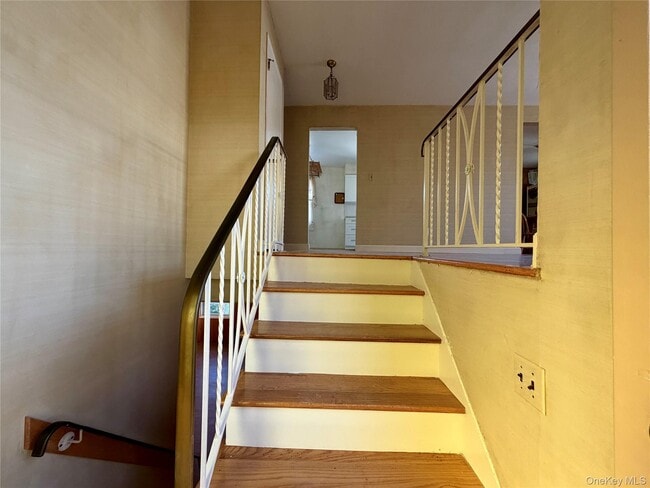 Photo - 24-14 215th St