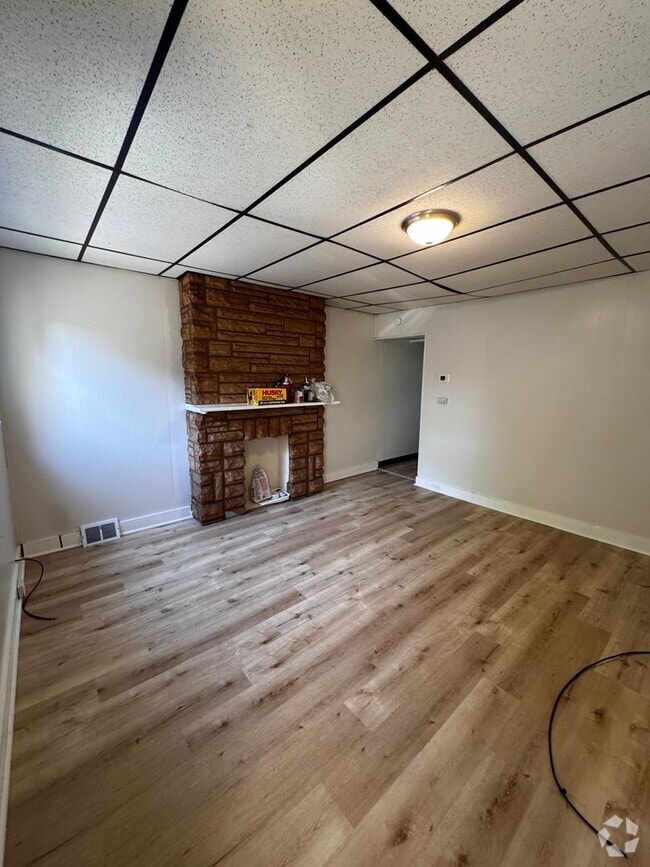Building Photo - Charming Single-Family Home in Hazelwood –...
