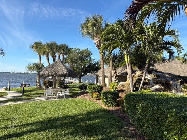 Photo - 562 Carousel Ln