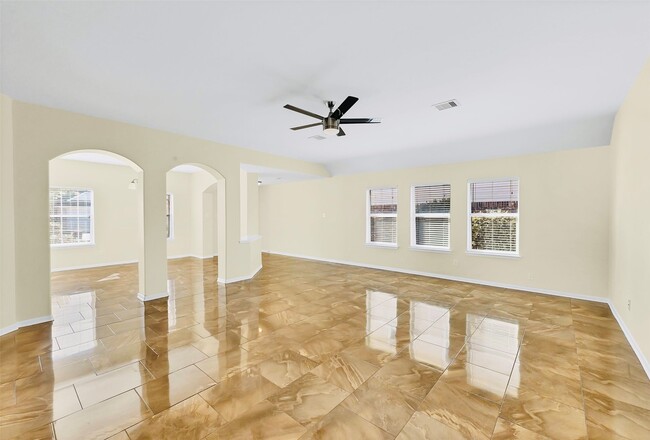 Photo - 915 Curry St
