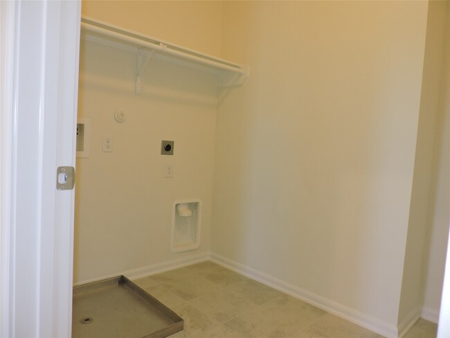 Building Photo - 1122 Epworth Ct.