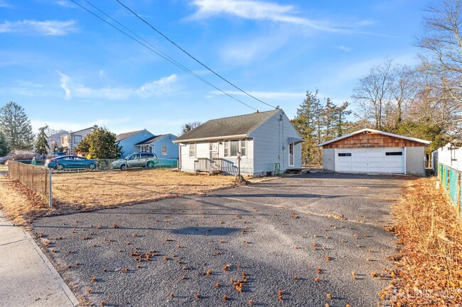 Photo - 1283 Englishtown Rd