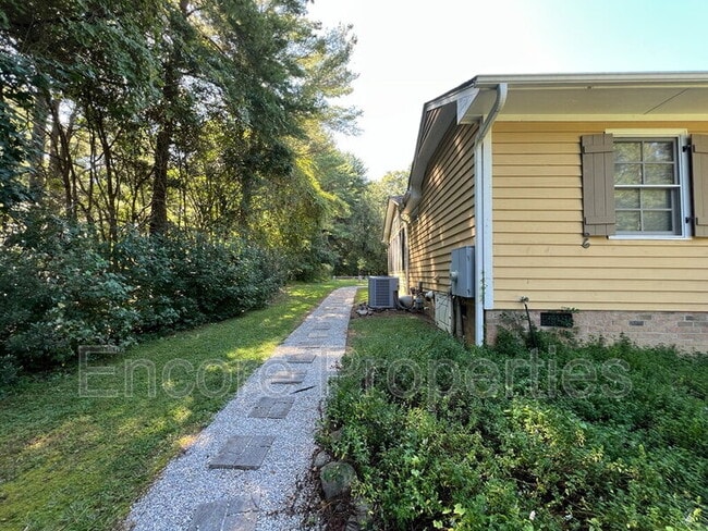 Photo - 105 Baybrook Ct