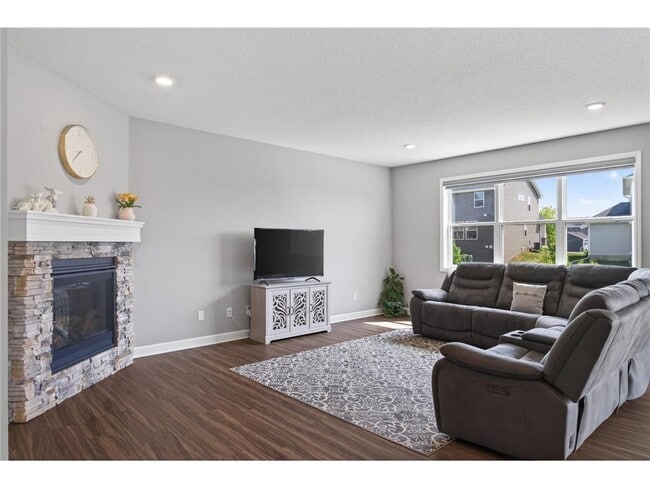 Photo - 1559 Edgebrook Ln