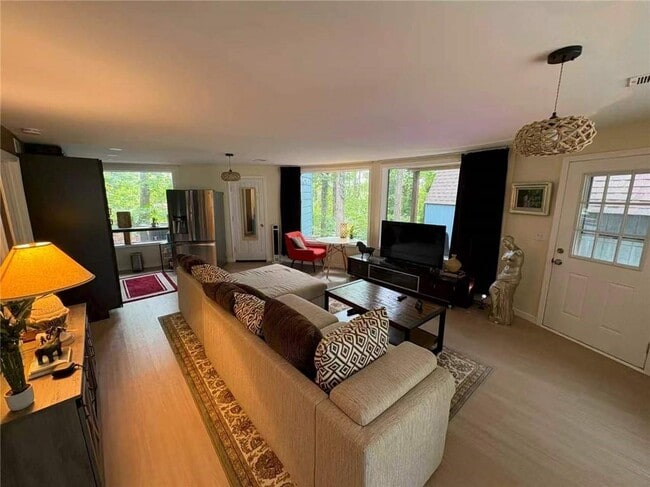 Photo - 532 Embry Ln NE