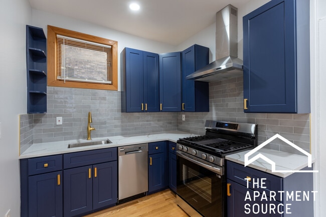 Building Photo - 533 W Wrightwood Ave Unit 2R