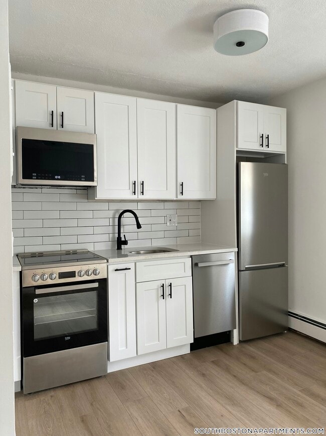 Building Photo - 741 E 6th St Unit 33