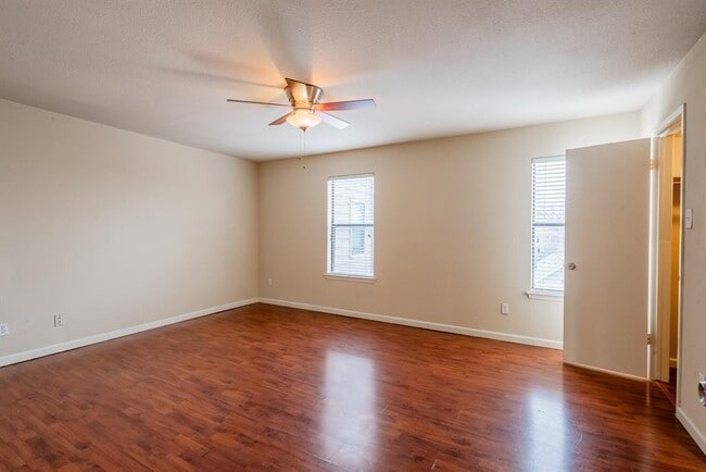 Photo - 3506 Speedway St Unidad 305-D