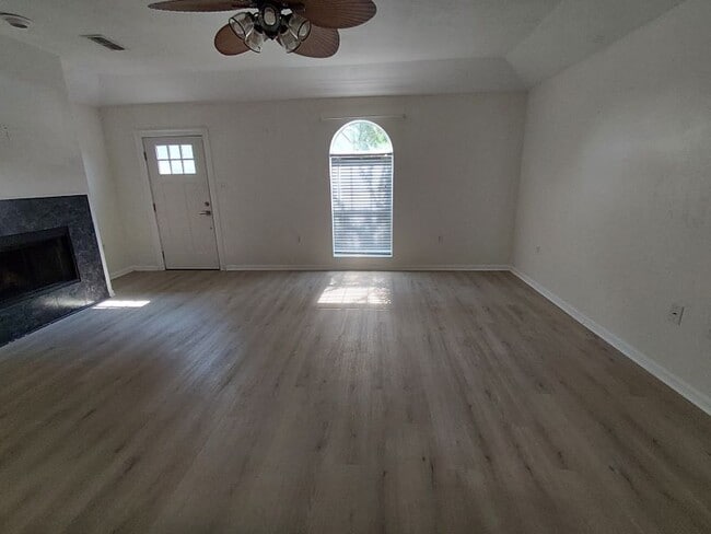 Photo - 1610 Thornton Ave