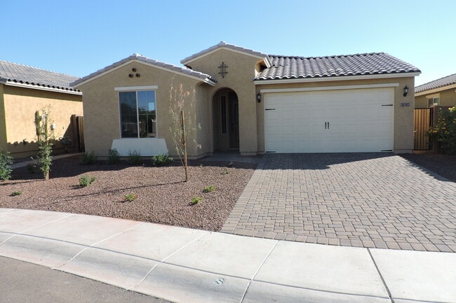Building Photo - Newer 4 Bed, 2 Bath in Norterra