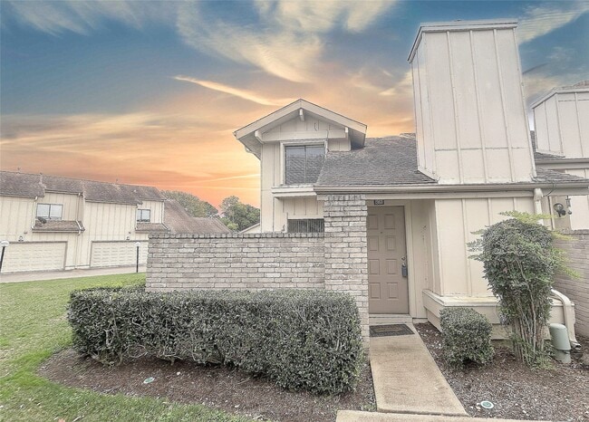 Building Photo - 13611 Garden Grove Ct Unit 13611
