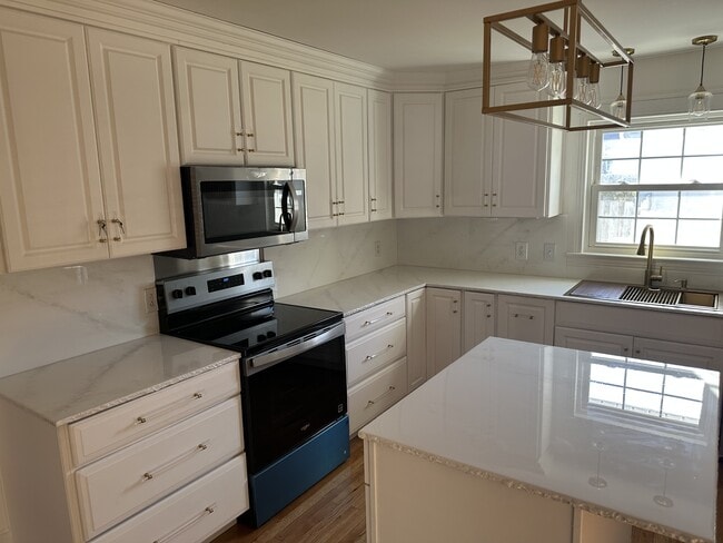 Photo - 1700 Sulgrave Rd