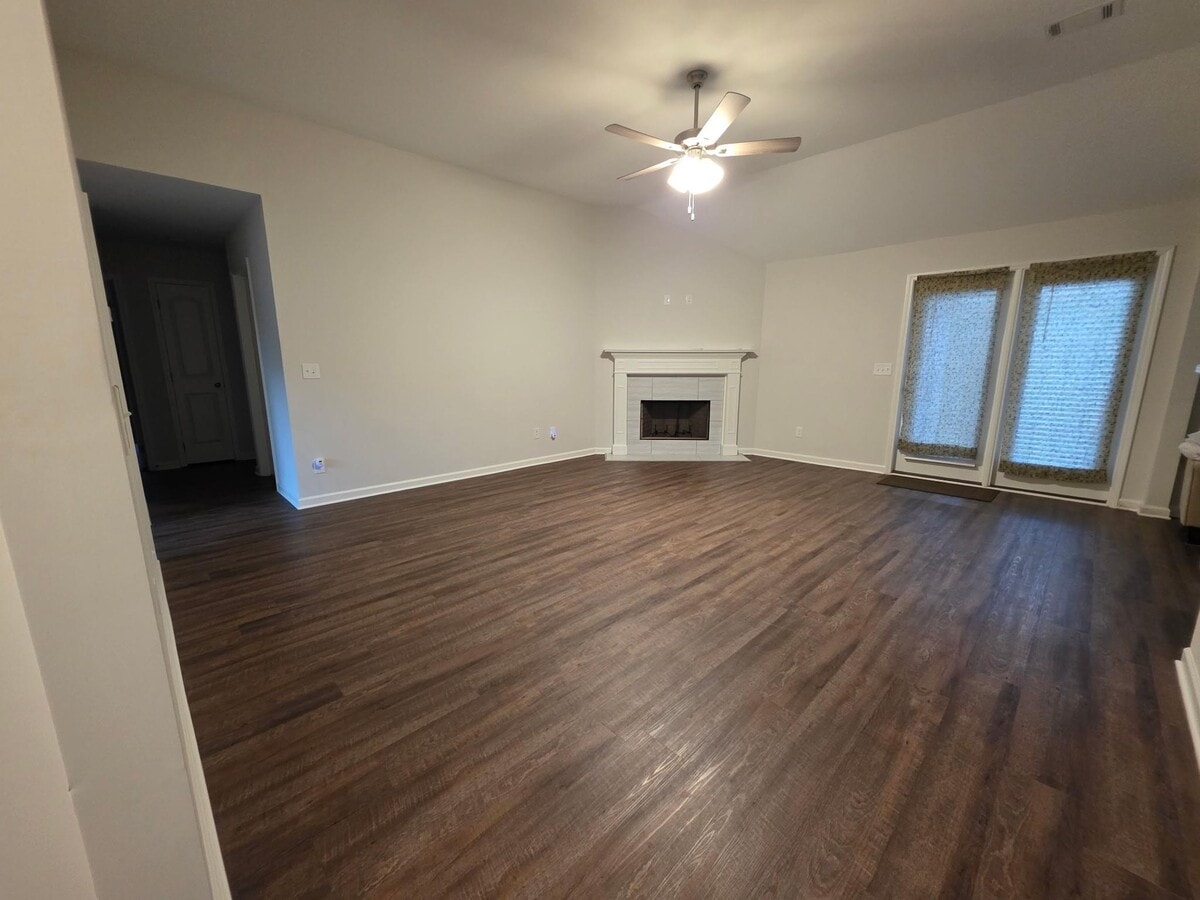 Photo - 745 Park Ln