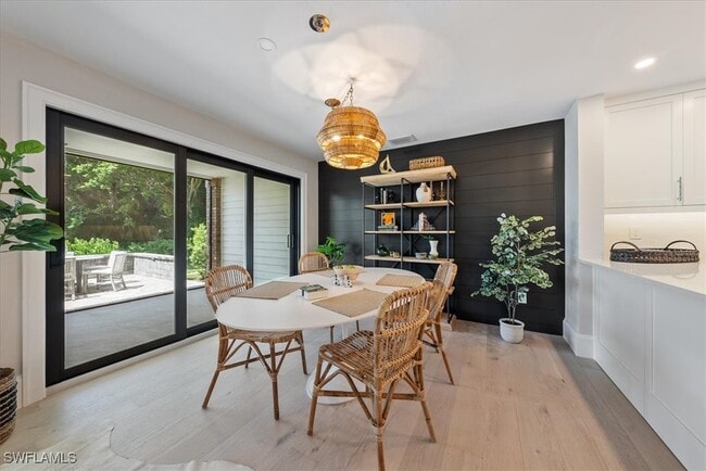 Building Photo - 569 Park Shore Dr Unit G5