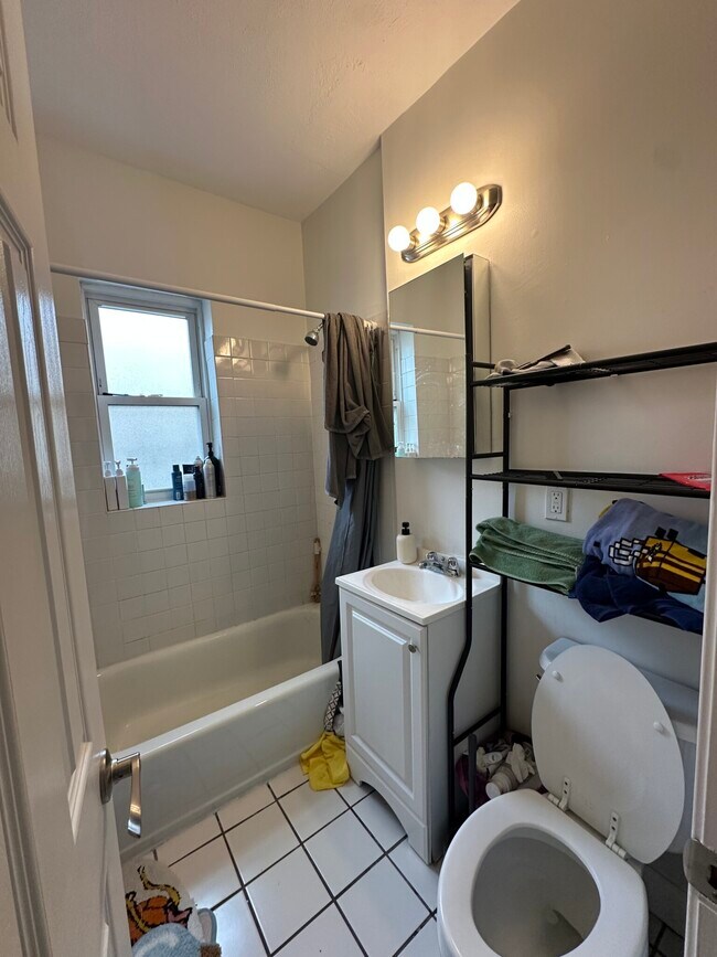 Photo - 81 Maple St Unidad 4