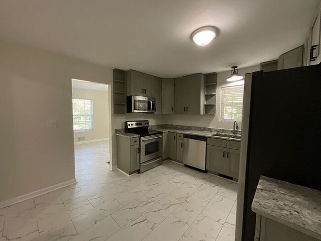 Photo - 728 Gary Rd NW