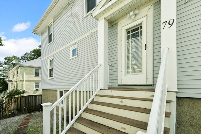 Building Photo - 79 Charlesbank Rd Unit 79 Rental