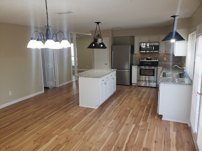 Photo - 2101 Deerfield Dr