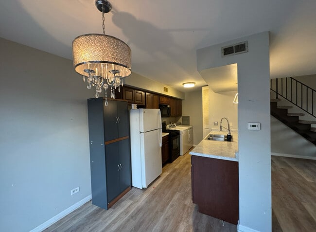 Photo - 1687 Cornell Dr