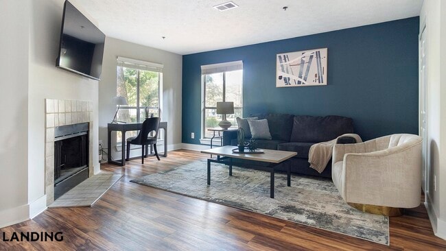 Building Photo - 2000 E Lake Pkwy