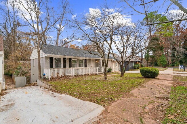 Photo - 927 Byron Dr SW