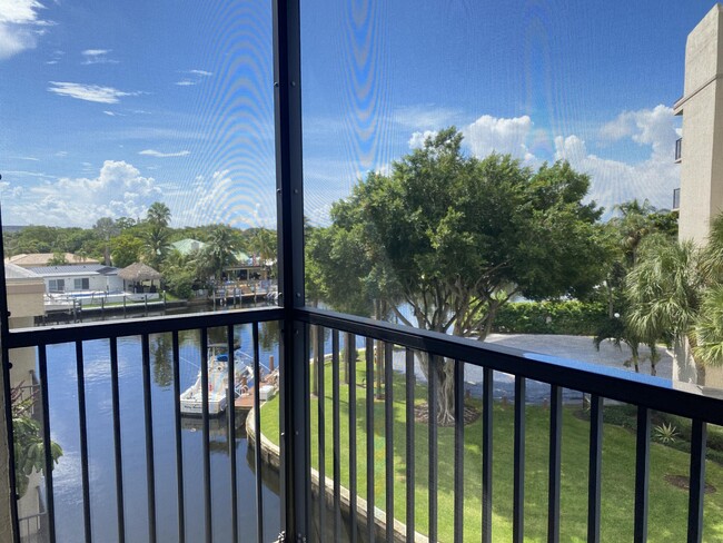 Building Photo - 20 Royal Palm Way Unit 401