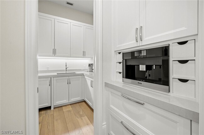 Photo - 215 3rd Ave N