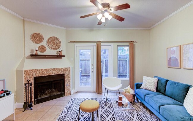 Building Photo - 1411 Gracy Farms Ln Unit 121 Rental