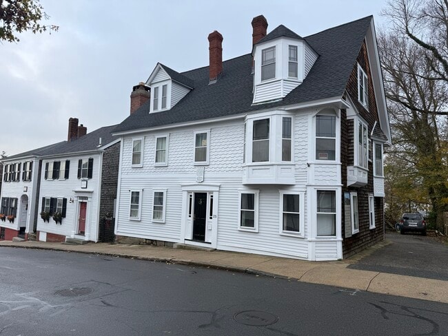 Building Photo - 25 Leyden St Unit 2