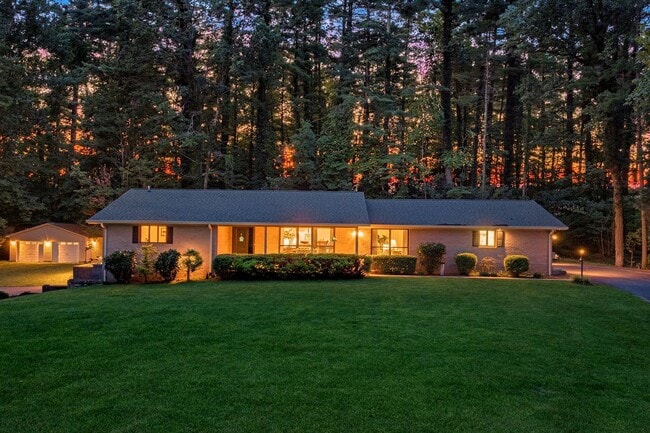Building Photo - 102 Arbor Ln