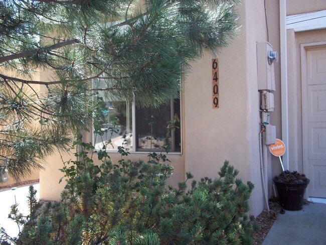 Building Photo - 2BR+1, 2BA, 2CG