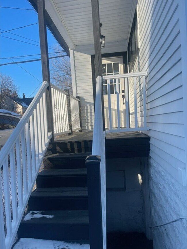 Photo - 3 bedroom, 2.5 bath - Modern Home in Wyandotte!