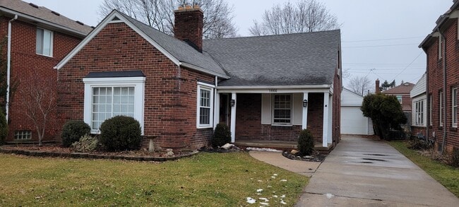 Building Photo - 1866 Lochmoor Blvd Rental