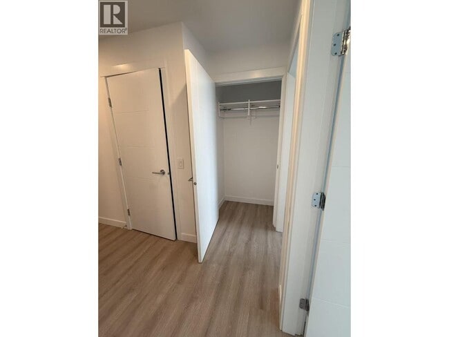 Photo - 823-3823 Carnarvon St