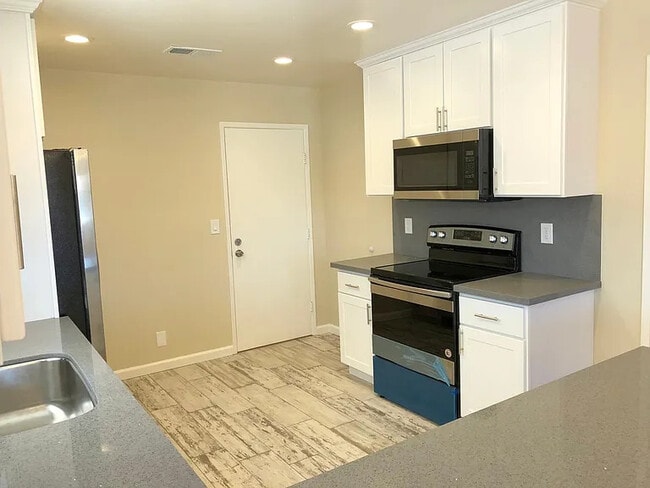 Photo - 821 N 17th St