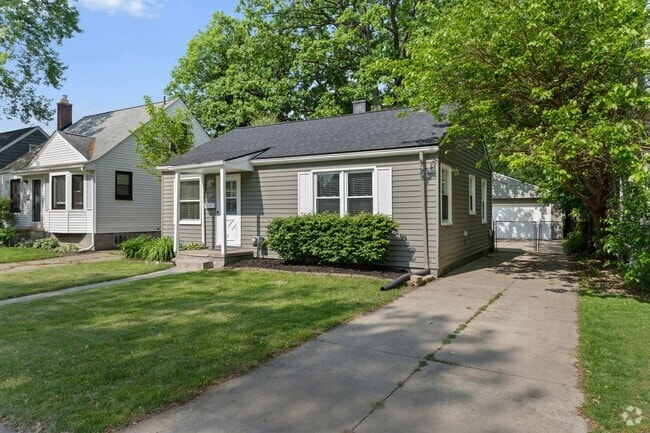 Building Photo - 3203 Goodrich St Rental