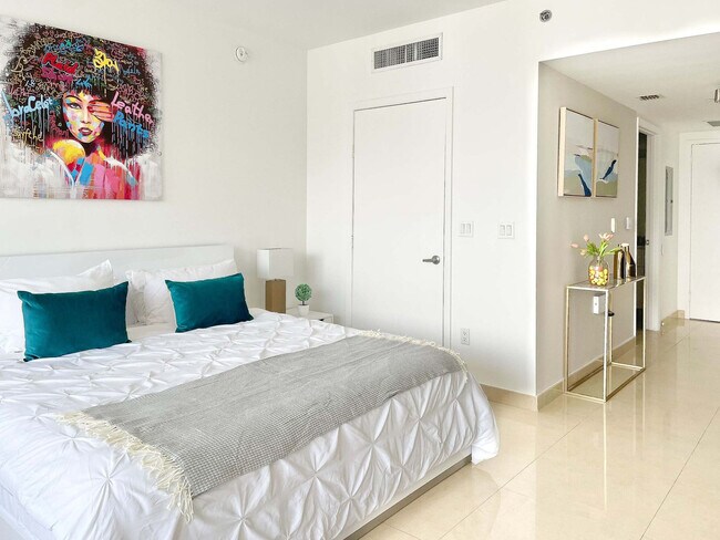 Building Photo - 485 Brickell Ave Rental