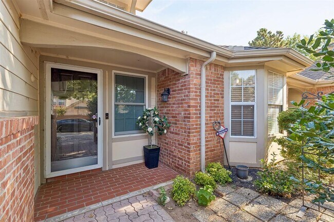 11819 Red Oak Way