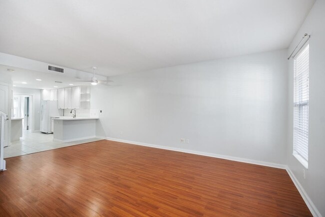 Photo - 329 Legare Ct