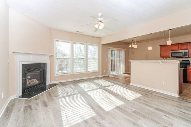 Photo - 900 Gardenia Curve