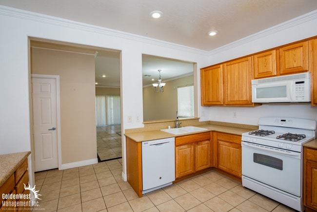 Photo - Inviting 3Bdm 2Ba Single-Story Home in Henderson! 55 Plus Community.