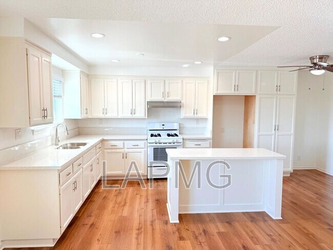 Photo - 207 N Mathews St