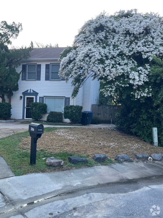 Building Photo - 206 N Palm Ave Rental
