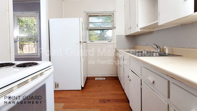 Photo - 808 N Pinecrest Ave