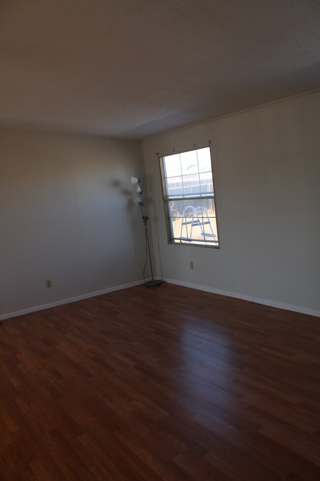 Photo - 355 E Kipp Ave