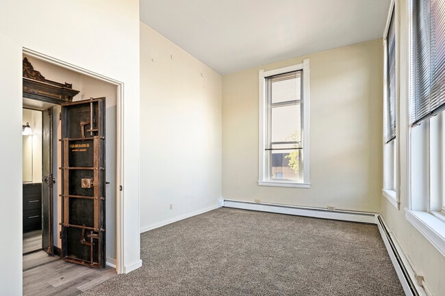 Apt 202 - Bedroom