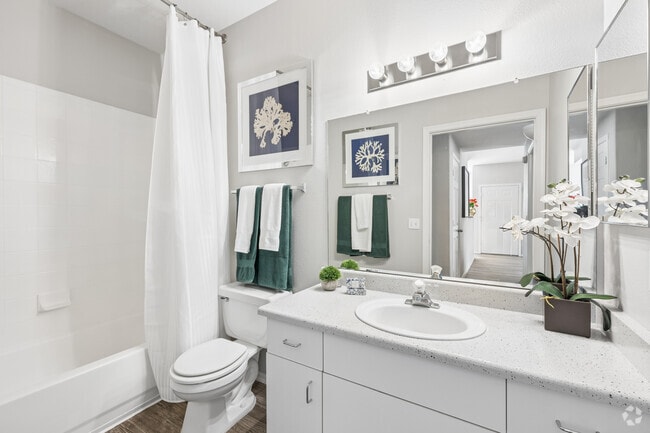Costa - 1,026SF - Second Bathroom
