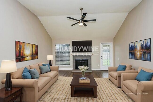 Photo - 737 Lionel Way