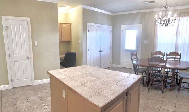 Photo - 3 Bedroom Townhouse Available now  in a de...