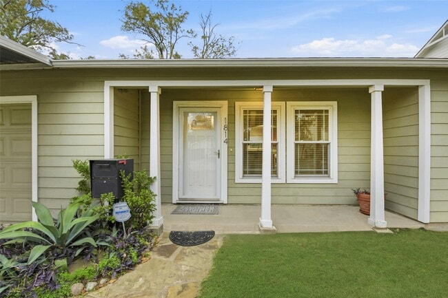 Photo - 1814 Chantilly Ln